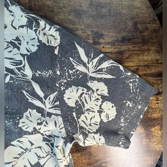 Tommy Bahama | men’s Just Coasting Paradise camp shirt. Size: M - Picture 11 of 16